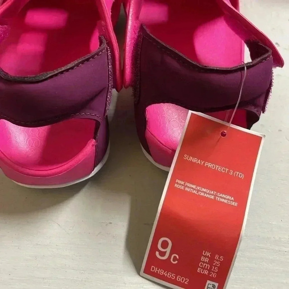 Hot pink girl Nike shoes size 9c - Picture 3 of 4